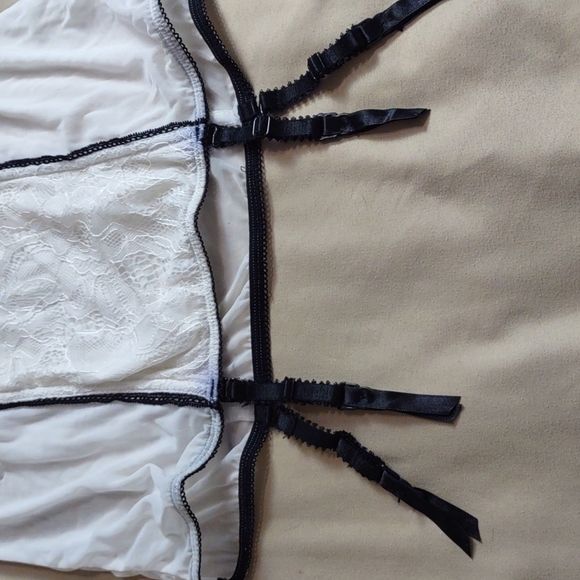 Black & White Lace Bustier/Corset Size 36C - Picture 2 of 7